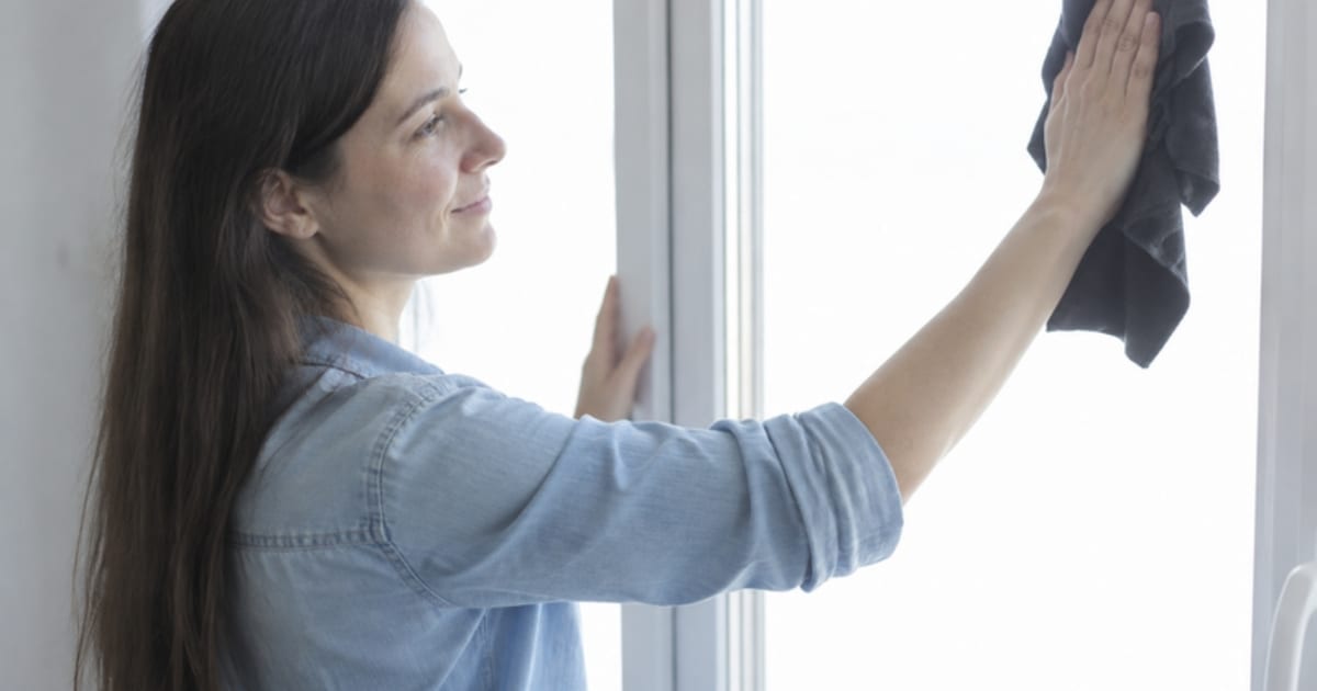 2 Geheimrezepte für streifenfreie Fenster – und warum viele Glasreiniger das Problem sind